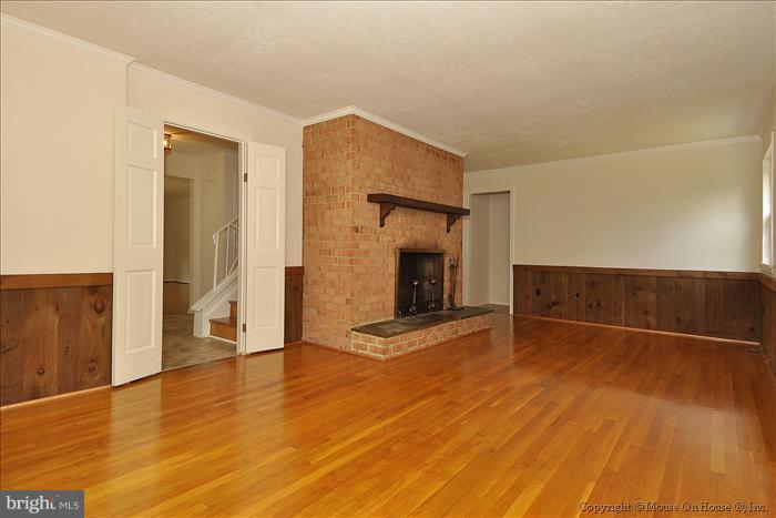 19133 Willow Grove Road Olney, MD 20832 - Photo 14 of 30 Family Room