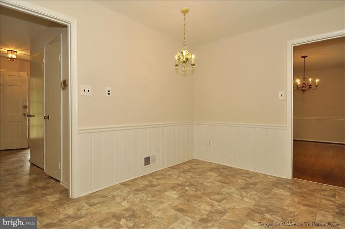 19133 Willow Grove Road Olney, MD 20832 - Photo 19 of 30 Table Space