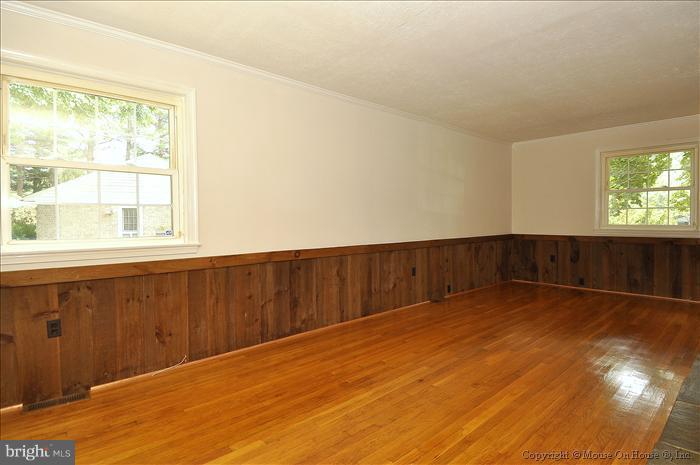 19133 Willow Grove Road Olney, MD 20832 - Photo 23 of 30 Family Room