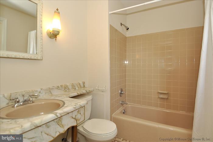 19133 Willow Grove Road Olney, MD 20832 - Photo 27 of 30 Bath