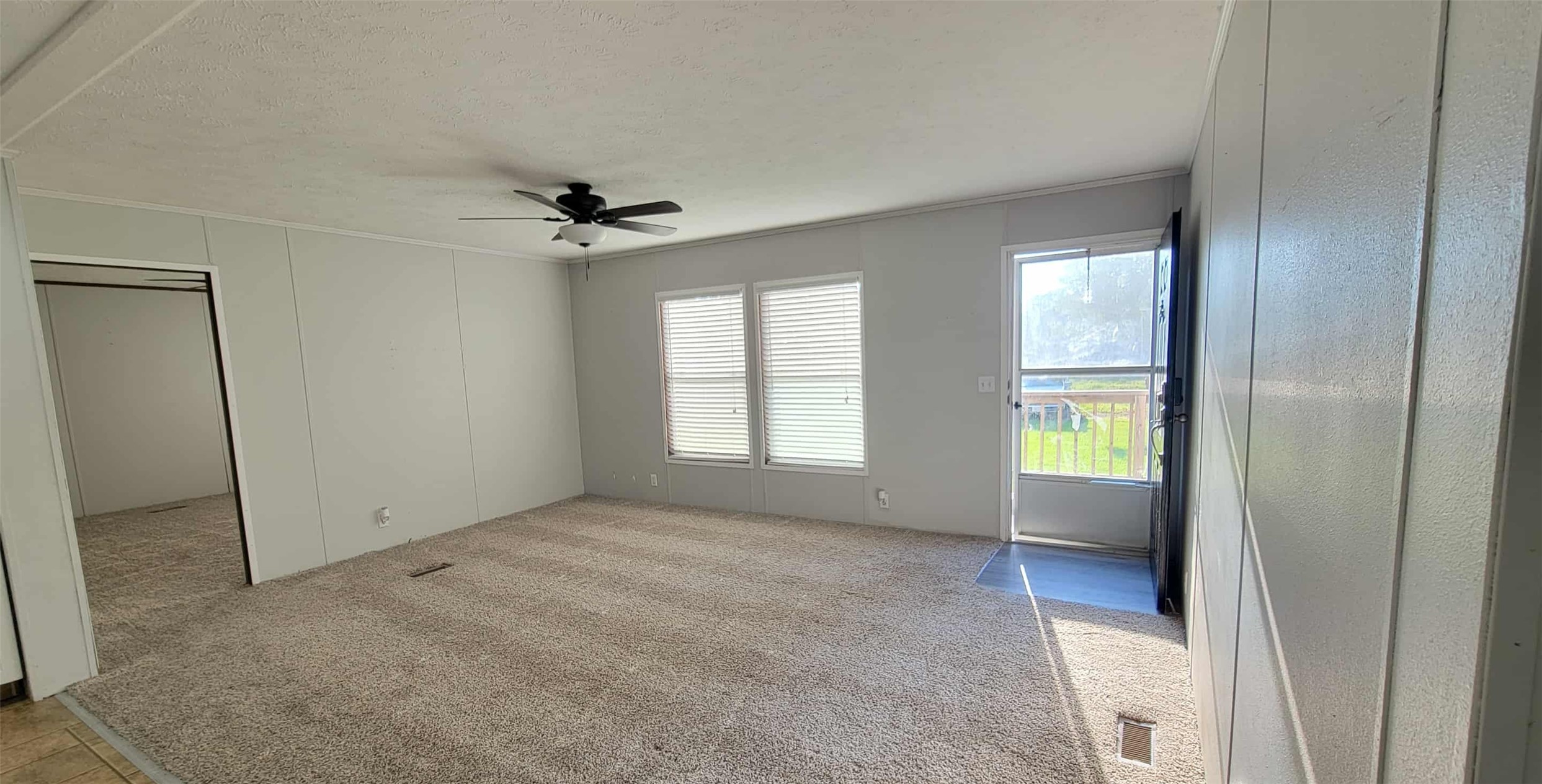 405 Battlebell Road, Unit 2 Highlands, TX 77562 - Photo 7 of 21 an empty room that has a window and a ceiling fan