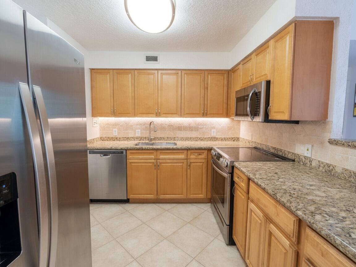 1000 Spanish River Road, Unit 4P Boca Raton, FL 33432 - Photo 4 of 18 IMG_9167