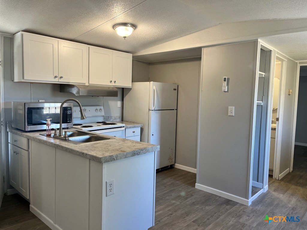 2887 Kemper City Road West Victoria, TX 77905 - Photo 4 of 9