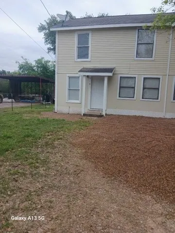 $1,100 | 312 South Pumphrey Street, Edna, TX 77957