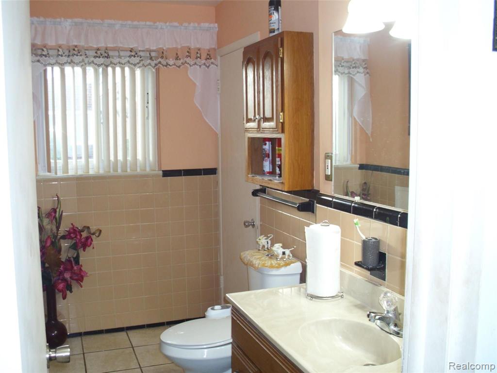 25832 Thomas Warren, MI 48091 - Photo 23 of 35