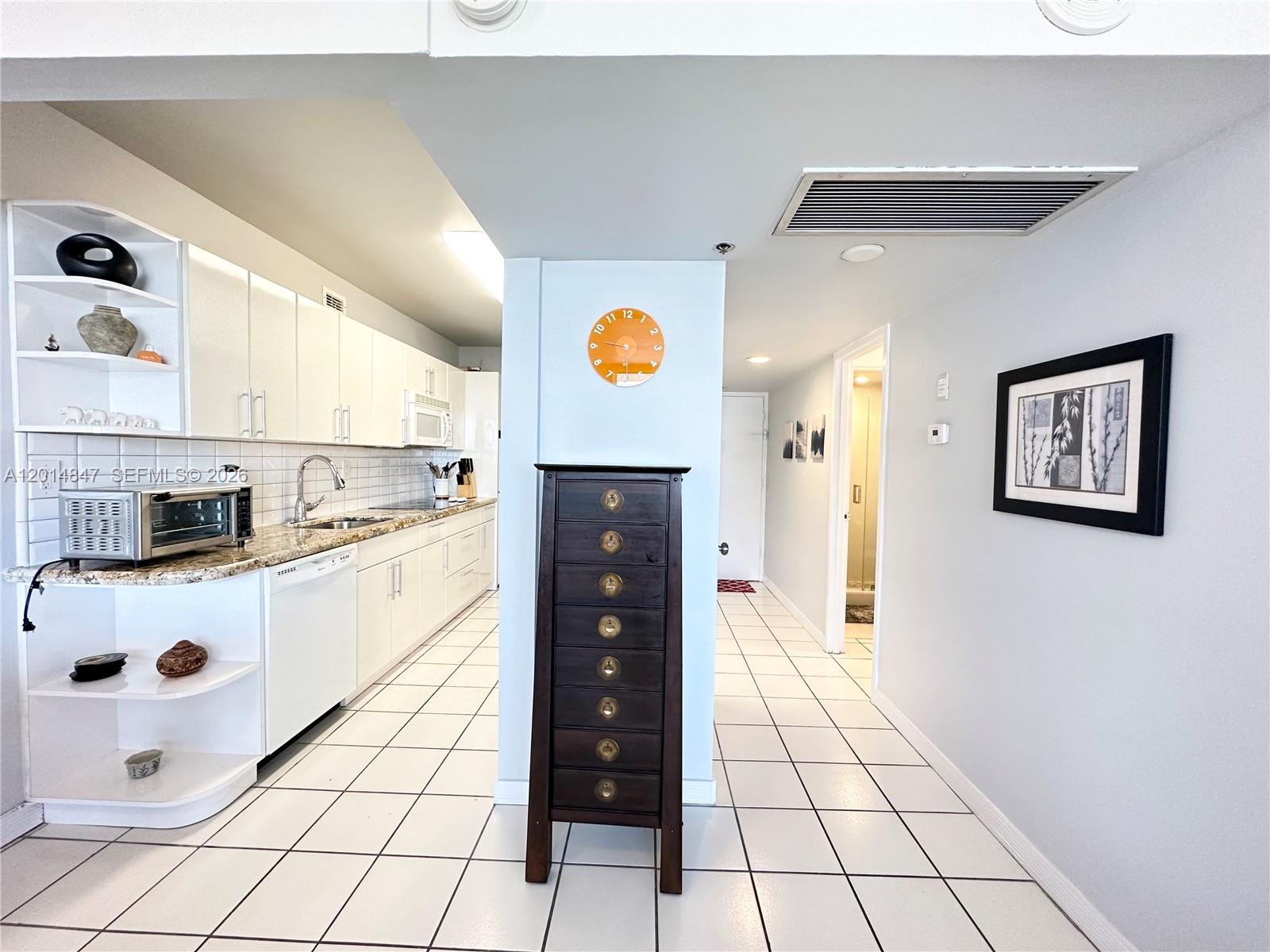 100 Lincoln Road, Unit 1012 Miami Beach, FL 33139 - Photo 12 of 19