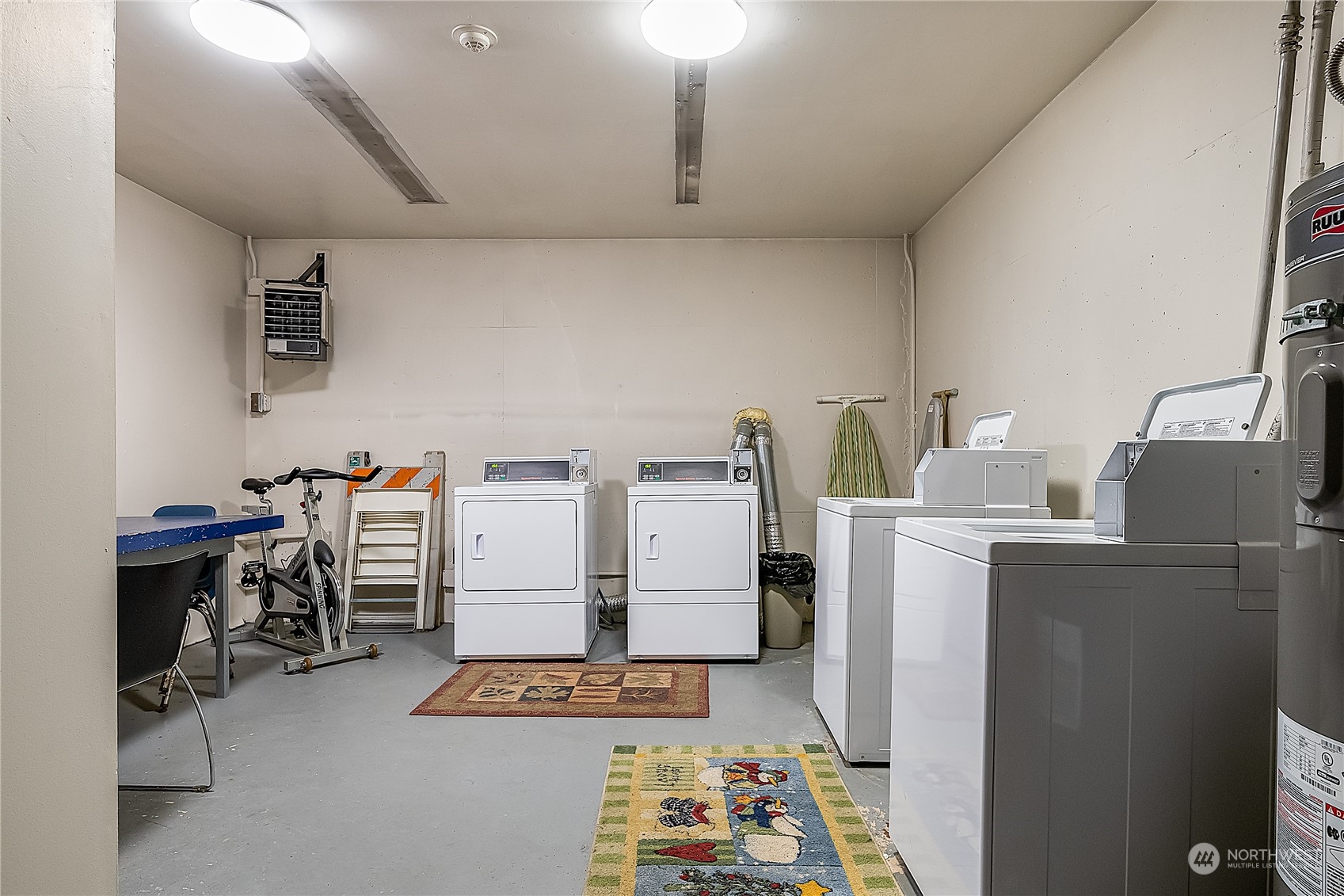 17800 Alpental Access Road, Unit 1114 Snoqualmie Pass, WA 98068 - Photo 19 of 21 a room with furniture and a table