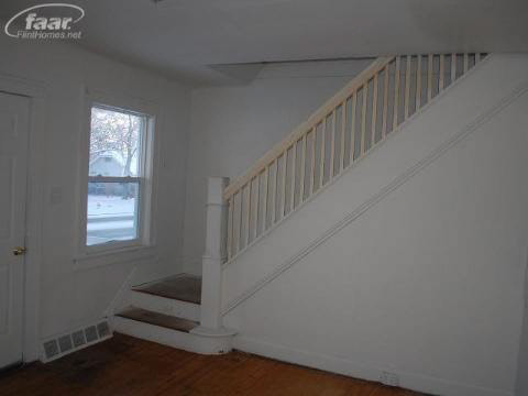 1949 Flushing Road Flint, MI 48504 - Photo 12 of 18 20327482-11.JPG