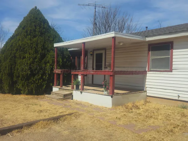 $1,000 | 1703 8th Avenue, Canyon, TX 79015