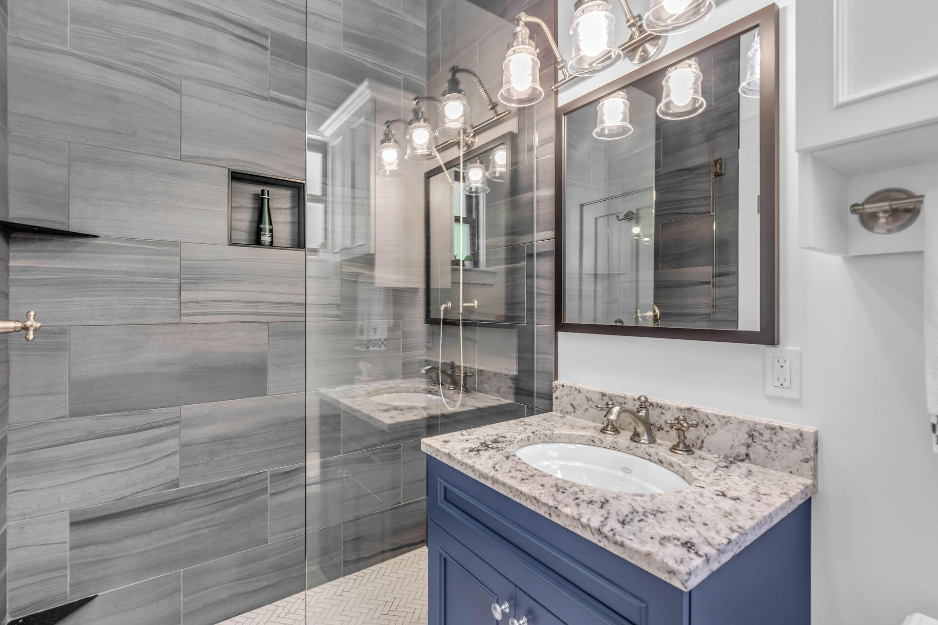 1227 Washington Street Key West, FL 33040 - Photo 21 of 36 Guest Ensuite Bath