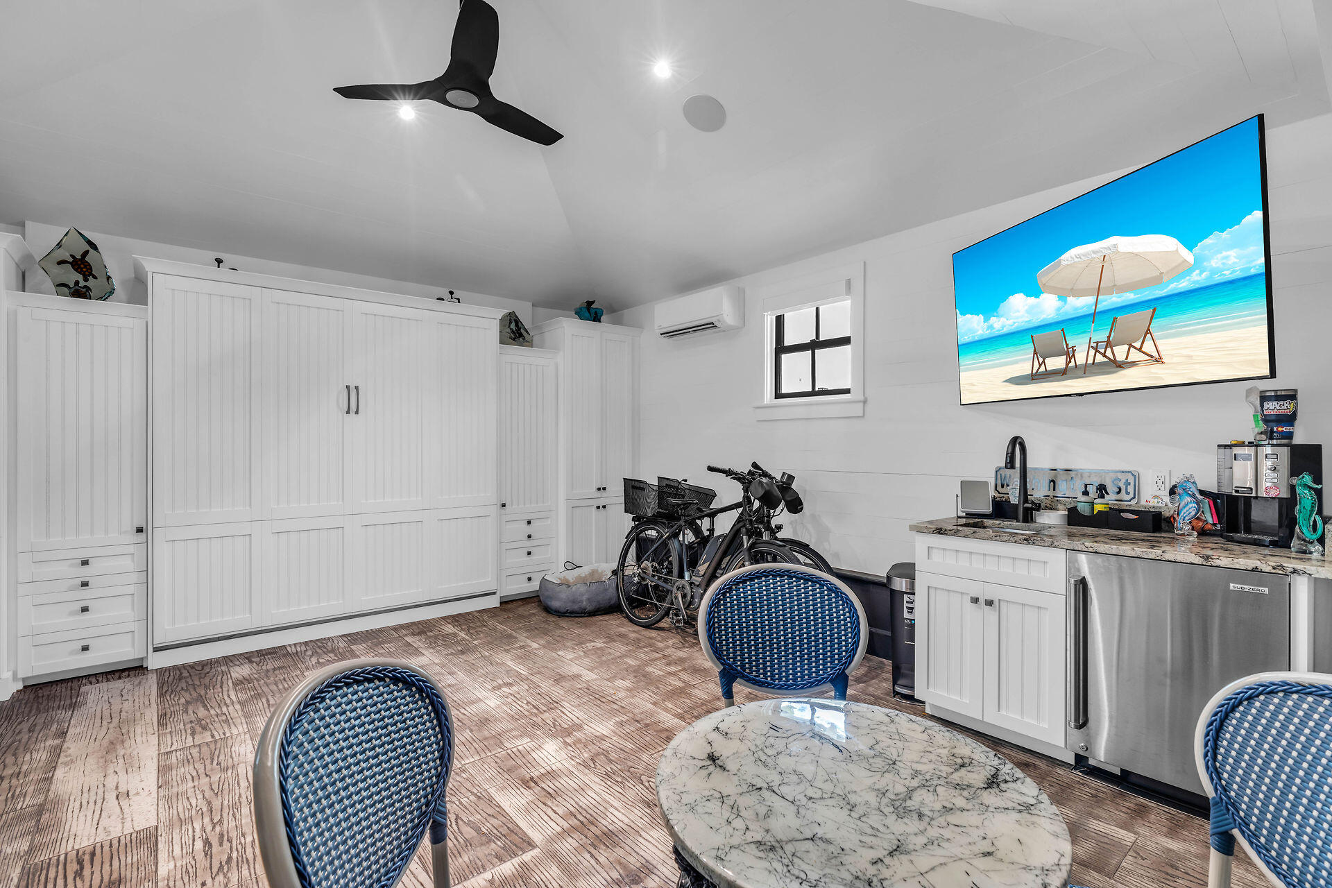 1227 Washington Street Key West, FL 33040 - Photo 27 of 36 Guest/Garage