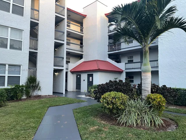 $2,200 | 9421 Evergreen Place, Unit 107, Davie, FL 33324