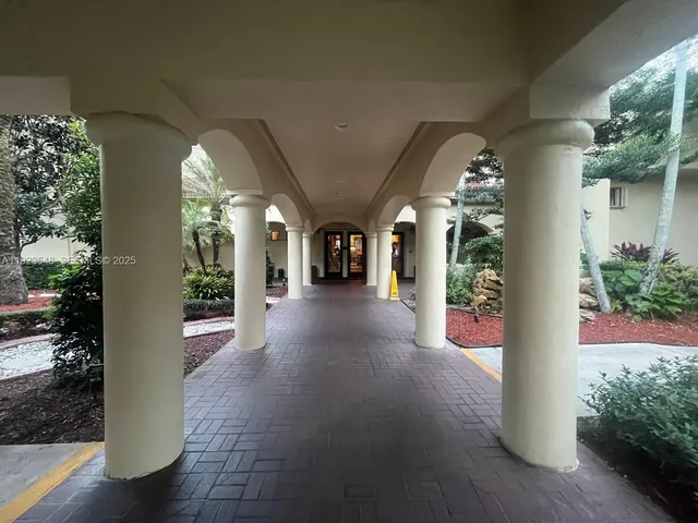 a view of livingroom with furniture