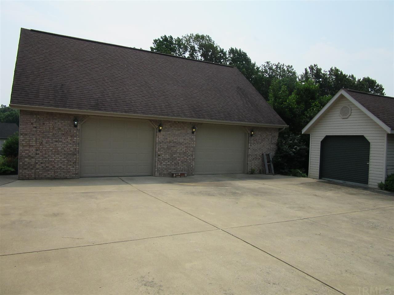 136 Smith Road Mitchell, IN 47446 - Photo 3 of 28