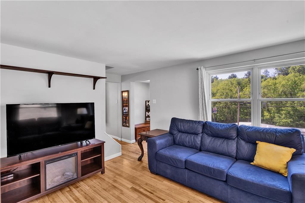 1117 Broughton Road Pittsburgh, PA 15236 - Photo 5 of 37 Living Room