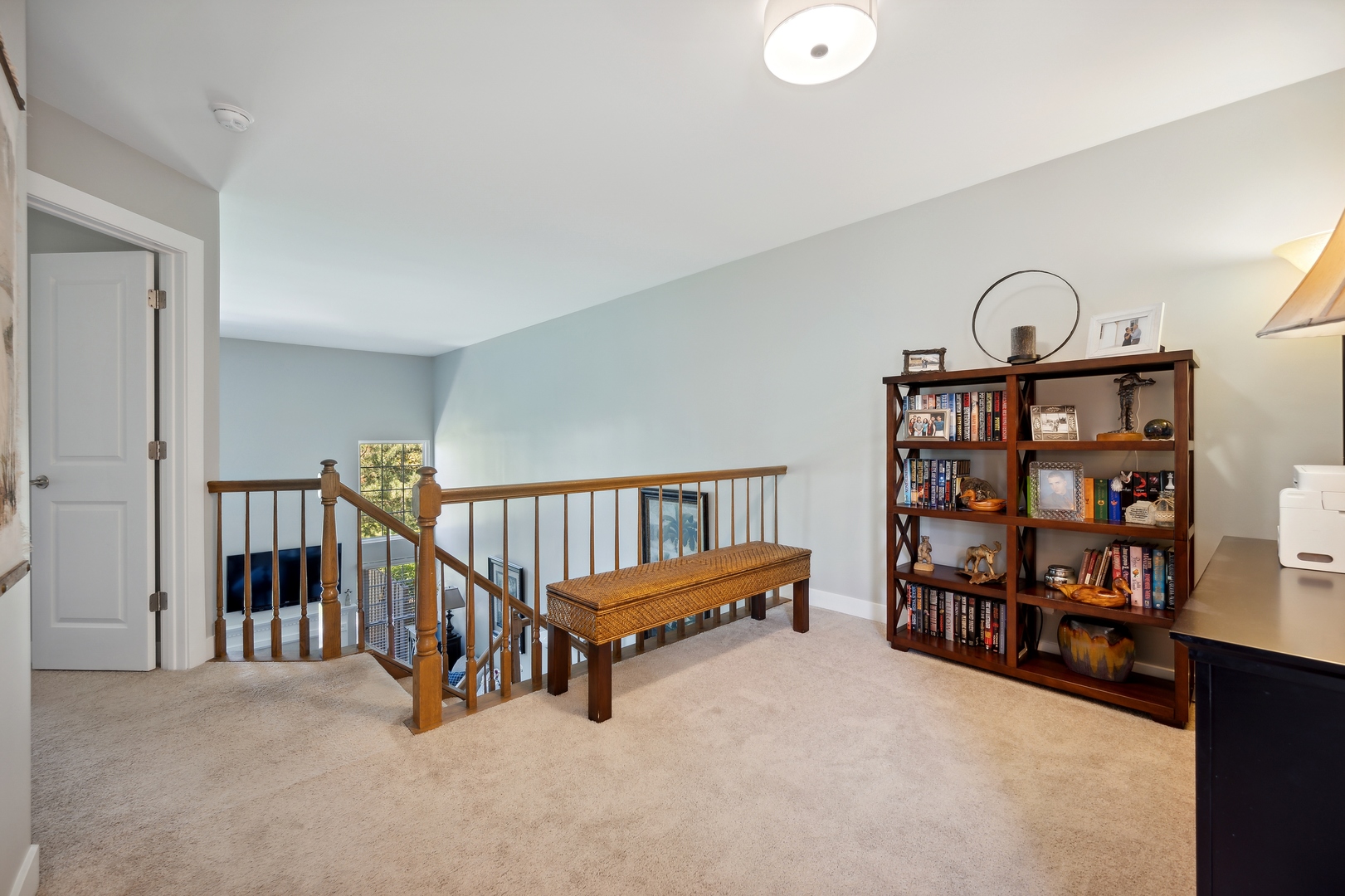 27W204 Chelsea Circle Winfield, IL 60190 - Photo 16 of 30 a view of a livingroom with furniture and entryway