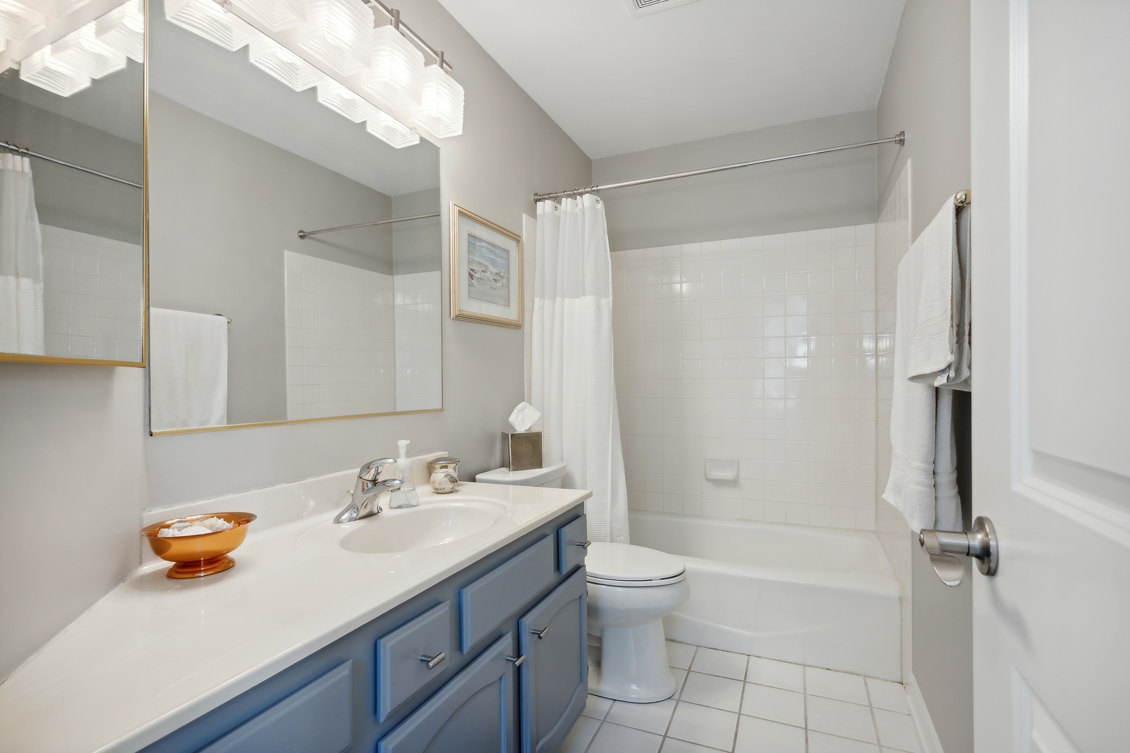 27W204 Chelsea Circle Winfield, IL 60190 - Photo 18 of 30 a bathroom with a sink toilet and shower