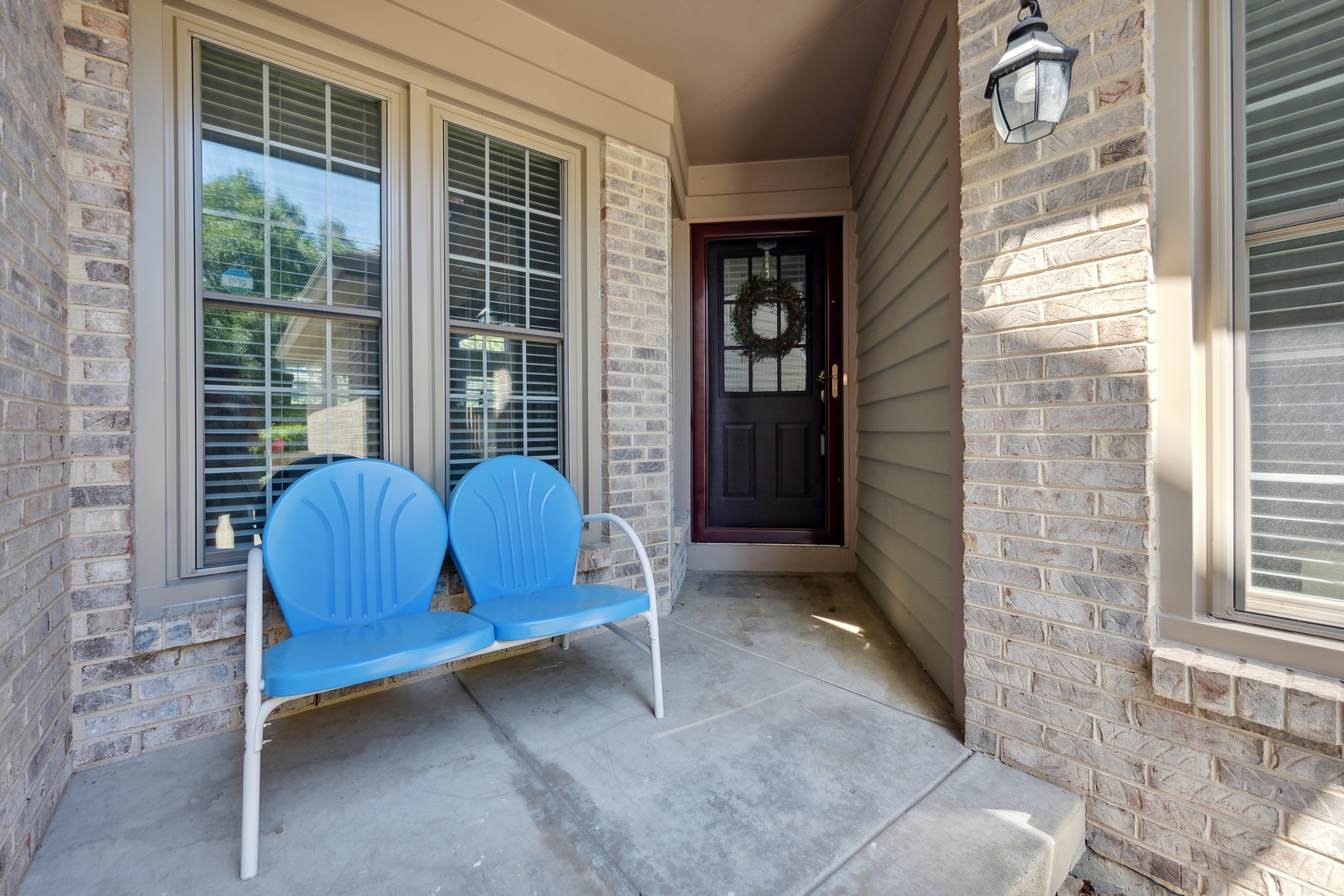 27W204 Chelsea Circle Winfield, IL 60190 - Photo 3 of 30 a view of a entryway with a house and outdoor space