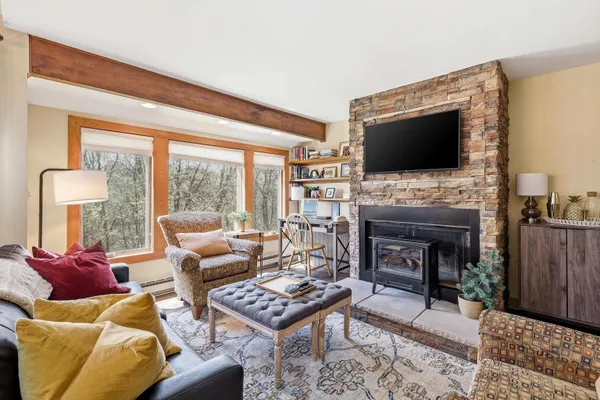 $290,000 | 127 Plum Cove Drive, Galena, IL 61036