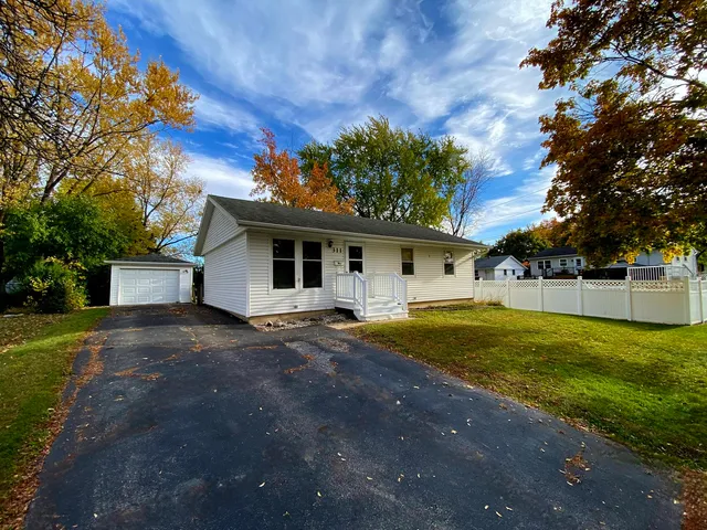 $254,999 | 311 West Kennedy Drive, Streamwood, IL 60107