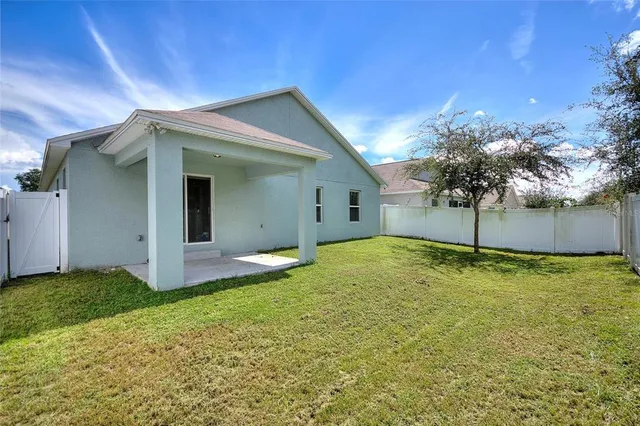 a view of a house with a yard