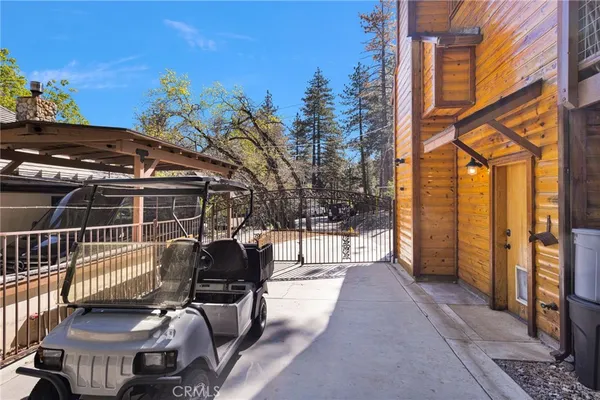 $560,000 | 5820 Acorn Drive, Wrightwood, CA 92397