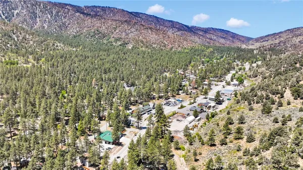 $560,000 | 5820 Acorn Drive, Wrightwood, CA 92397