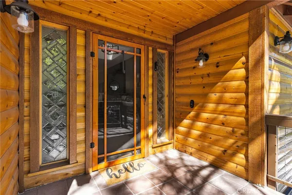 $560,000 | 5820 Acorn Drive, Wrightwood, CA 92397