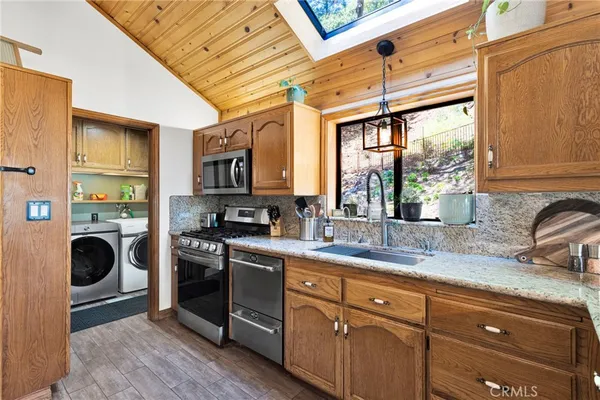 $560,000 | 5820 Acorn Drive, Wrightwood, CA 92397