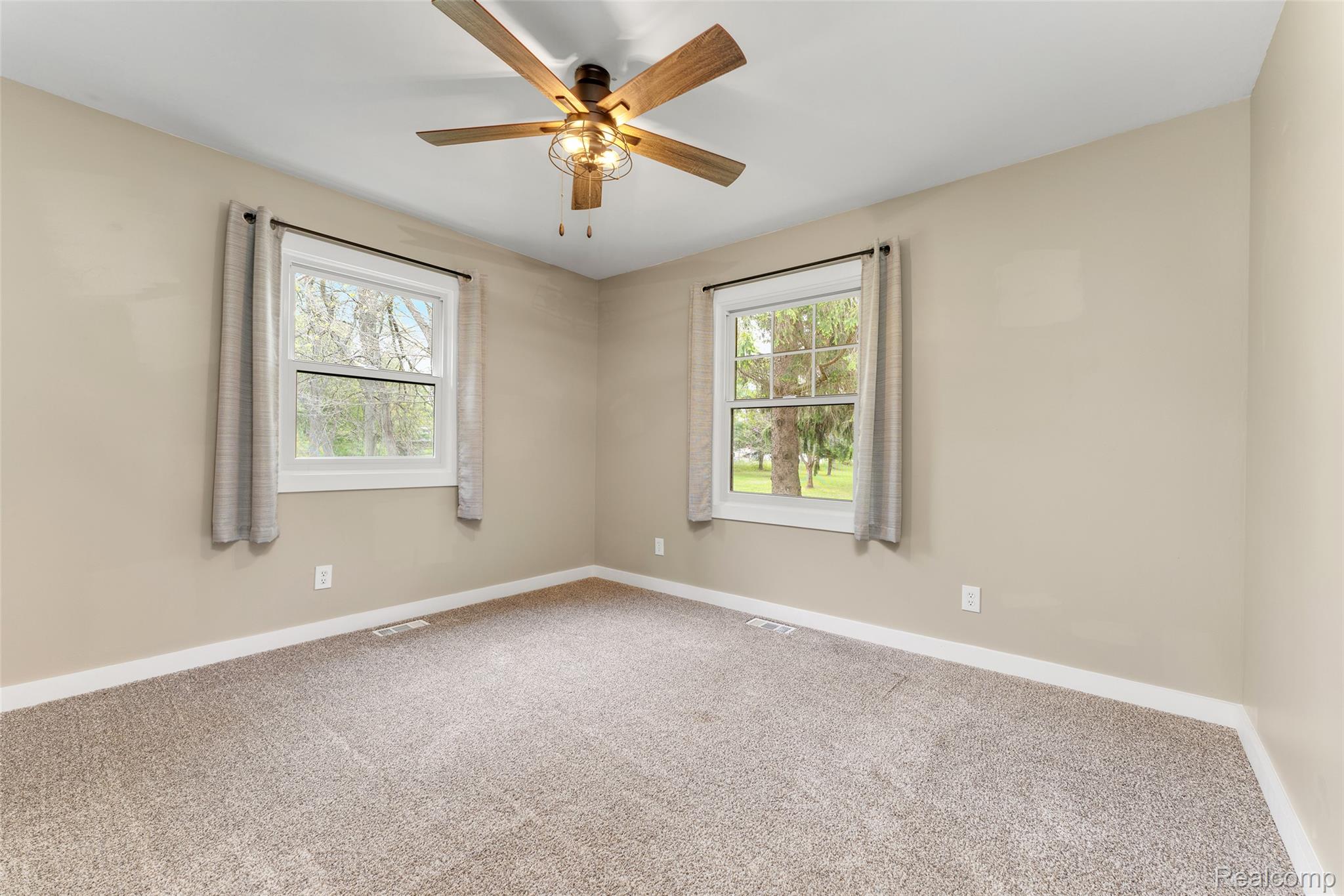 8077 Hunter Road Bath, MI 48808 - Photo 18 of 24 DSC03378.jpg