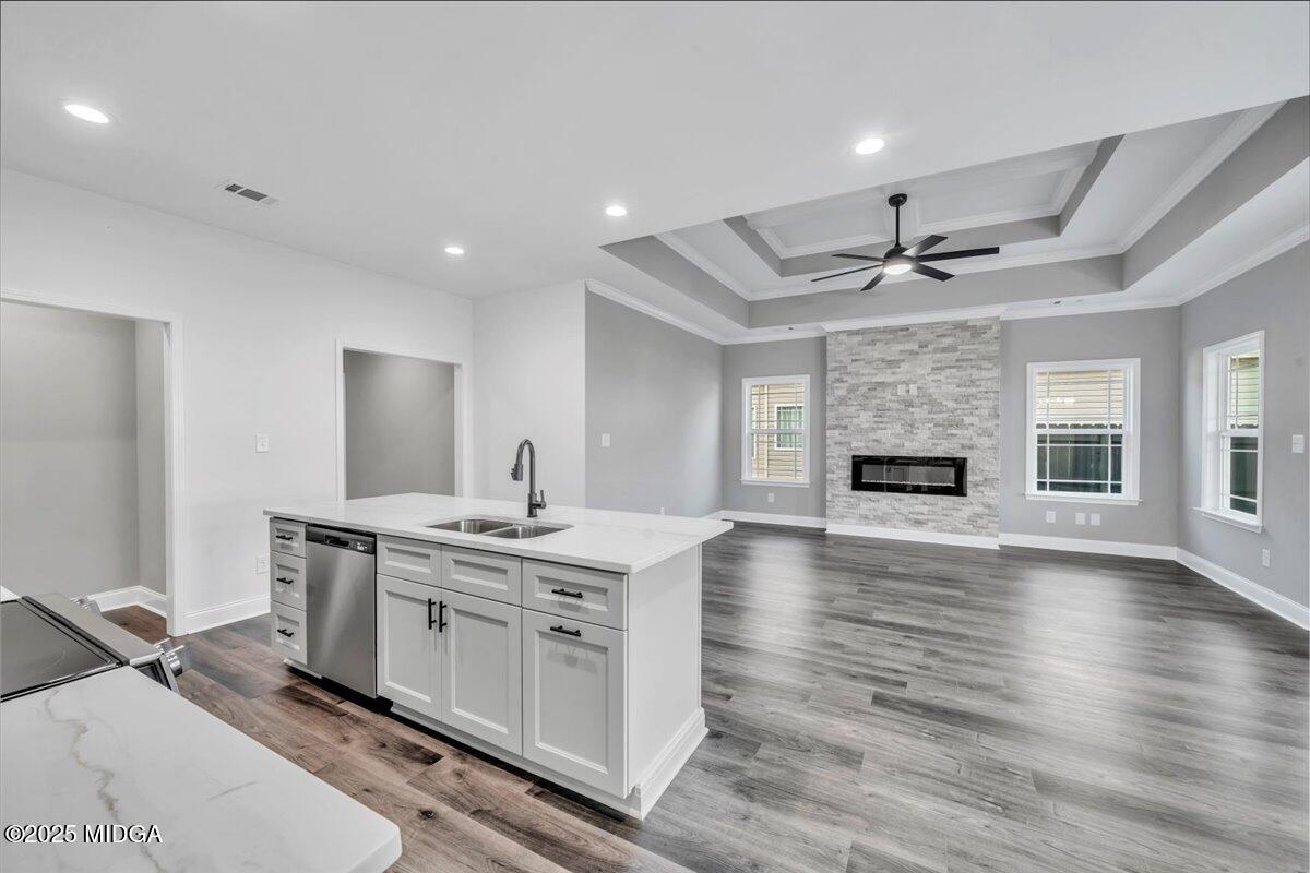 202 Eric Court Byron, GA 31008 - Photo 13 of 43 14 - Kitchen