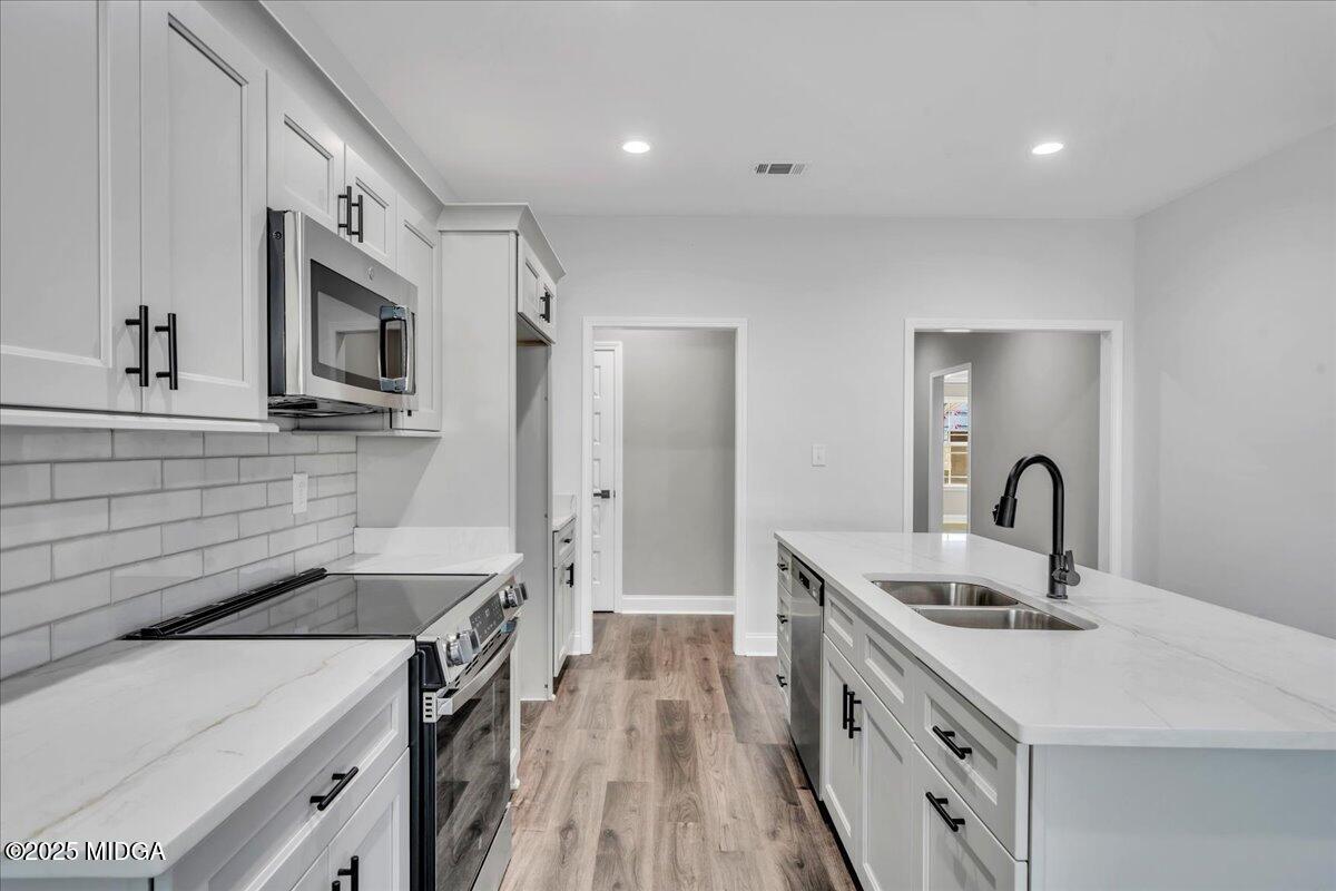 202 Eric Court Byron, GA 31008 - Photo 18 of 43 19 - Kitchen