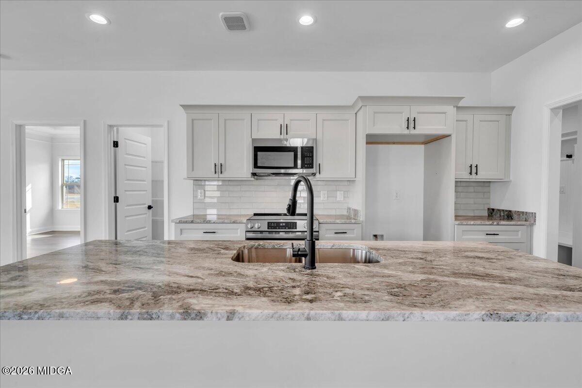 202 Eric Court Byron, GA 31008 - Photo 20 of 57 20 - Kitchen
