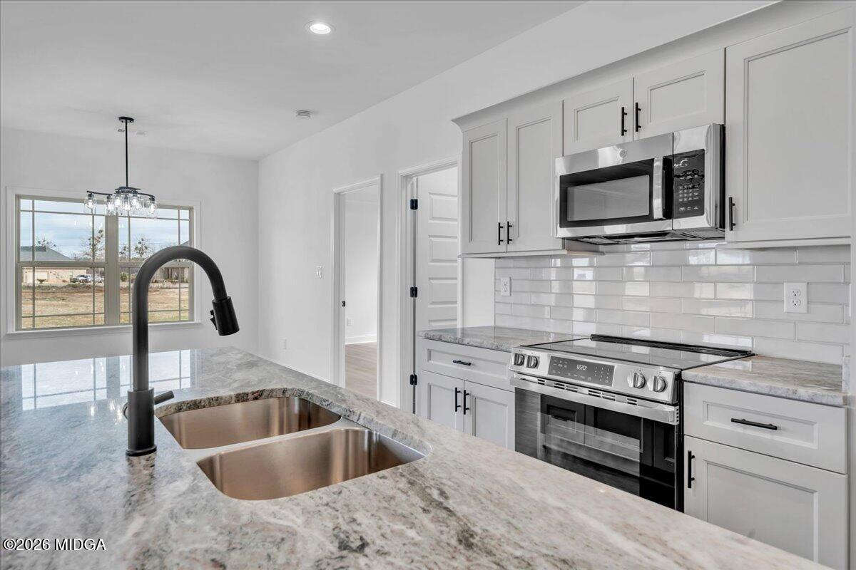 202 Eric Court Byron, GA 31008 - Photo 21 of 57 21 - Kitchen