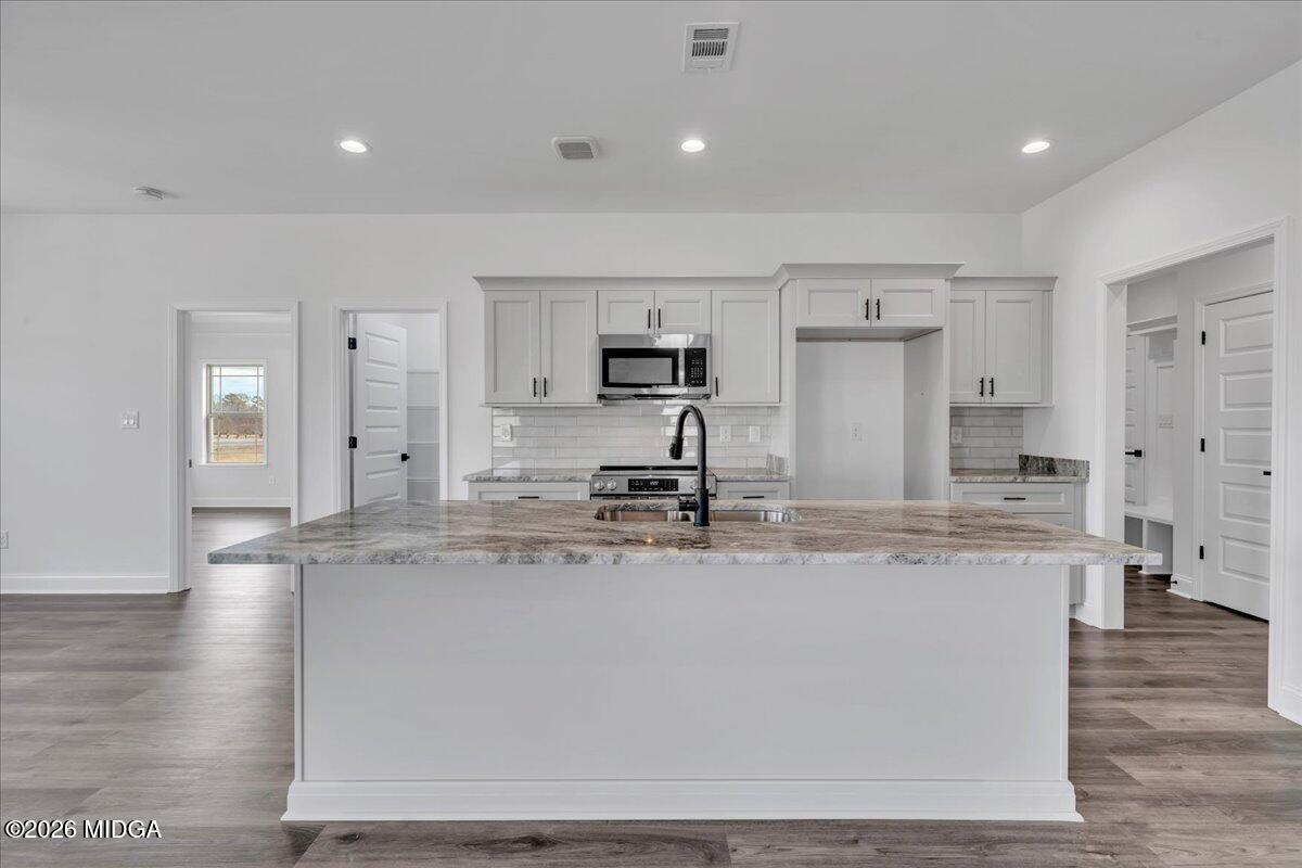 202 Eric Court Byron, GA 31008 - Photo 22 of 57 22 - Kitchen