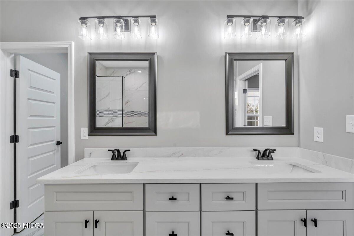 202 Eric Court Byron, GA 31008 - Photo 25 of 43 26 - Owners Suite Bathroom