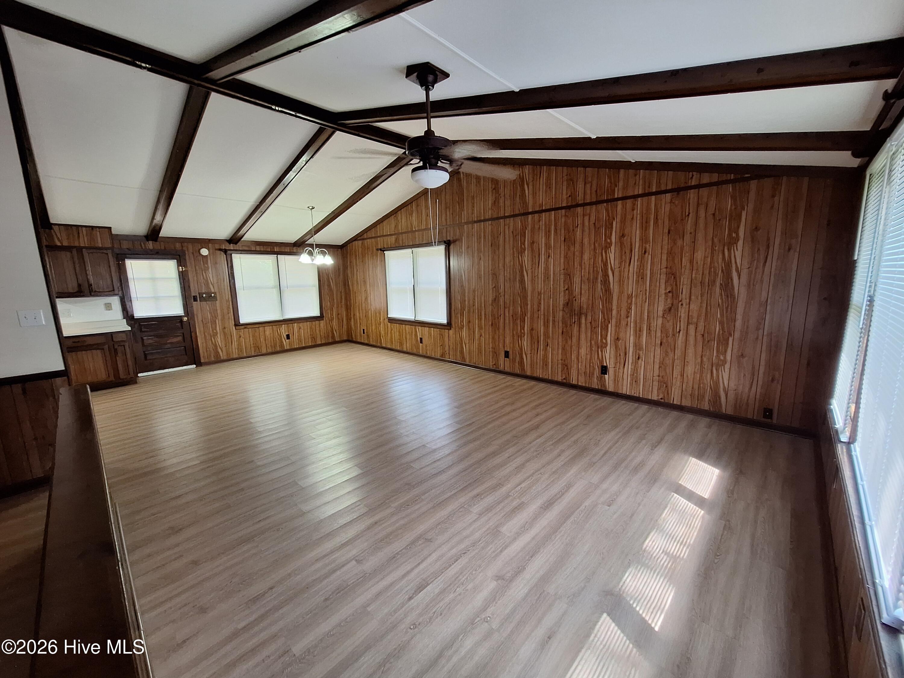 142 Florida Park Road Newport, NC 28570 - Photo 3 of 14 Living Room (2)