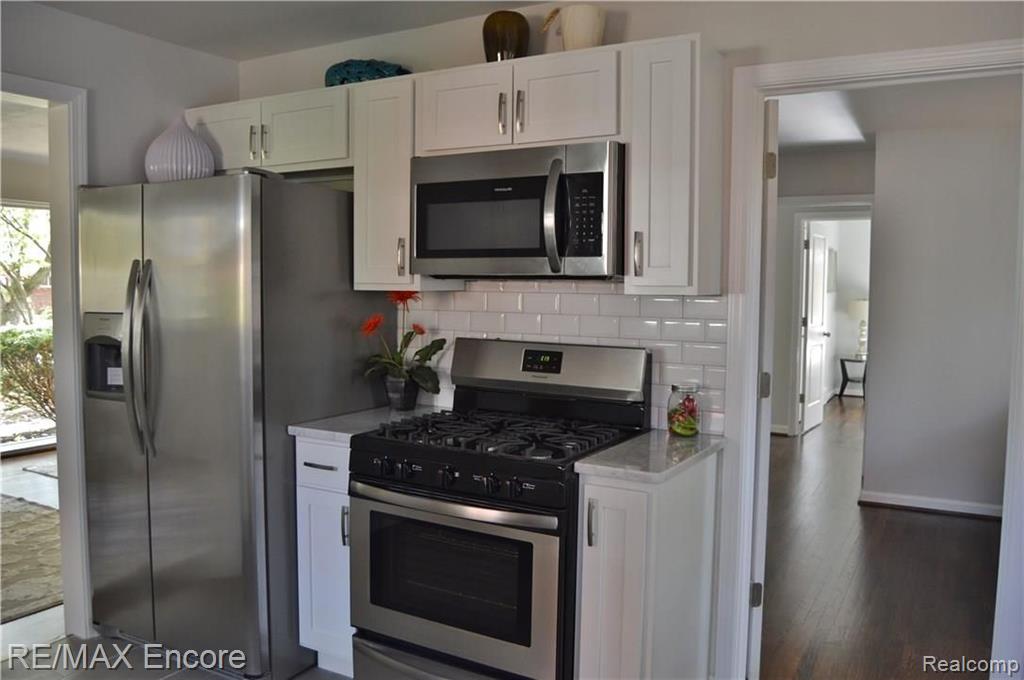31215 West Rutland Street Beverly Hills, MI 48025 - Photo 4 of 26