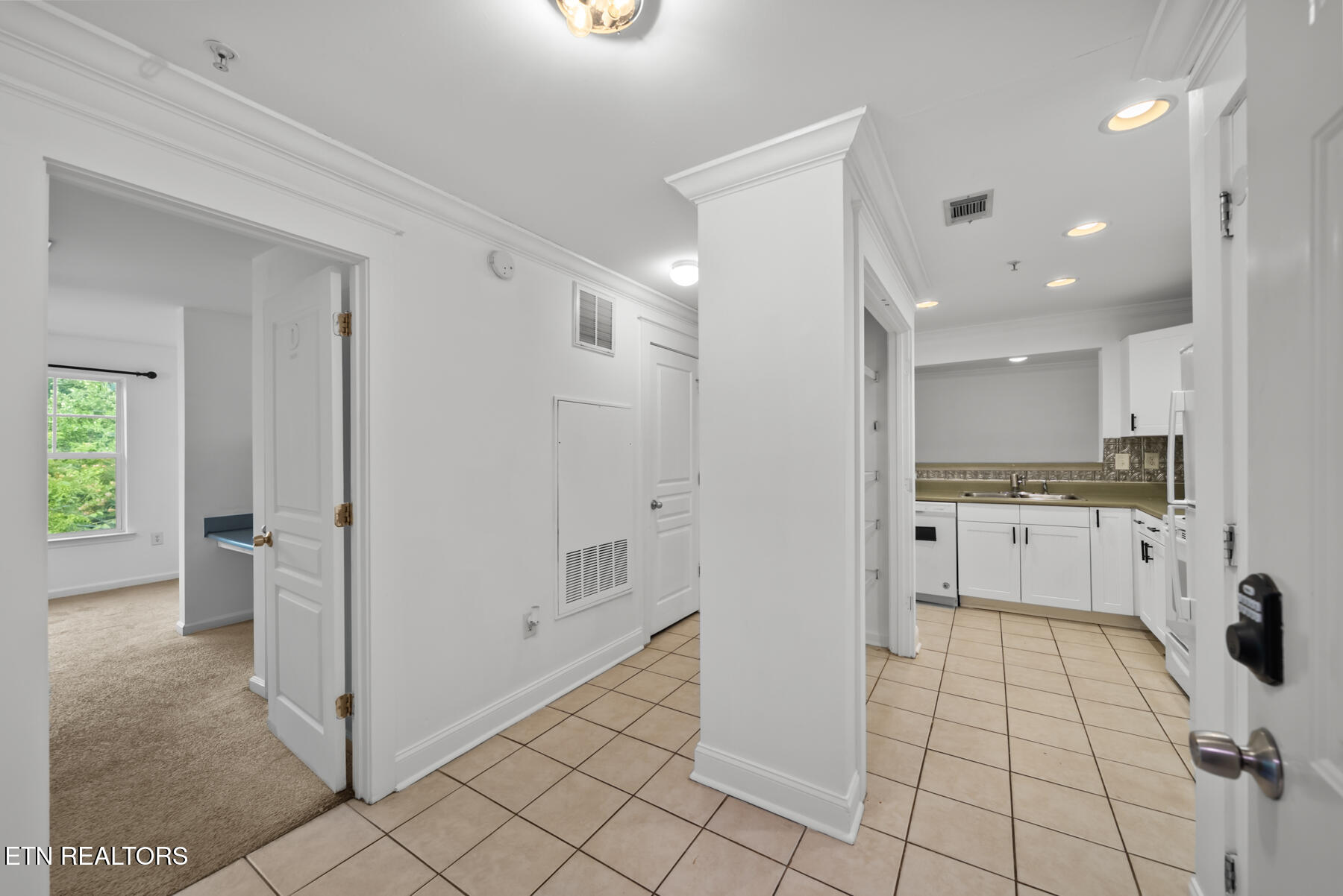 3720 Spruce Ridge Way, Unit 2222 Knoxville, TN 37920 - Photo 9 of 35 Entrance