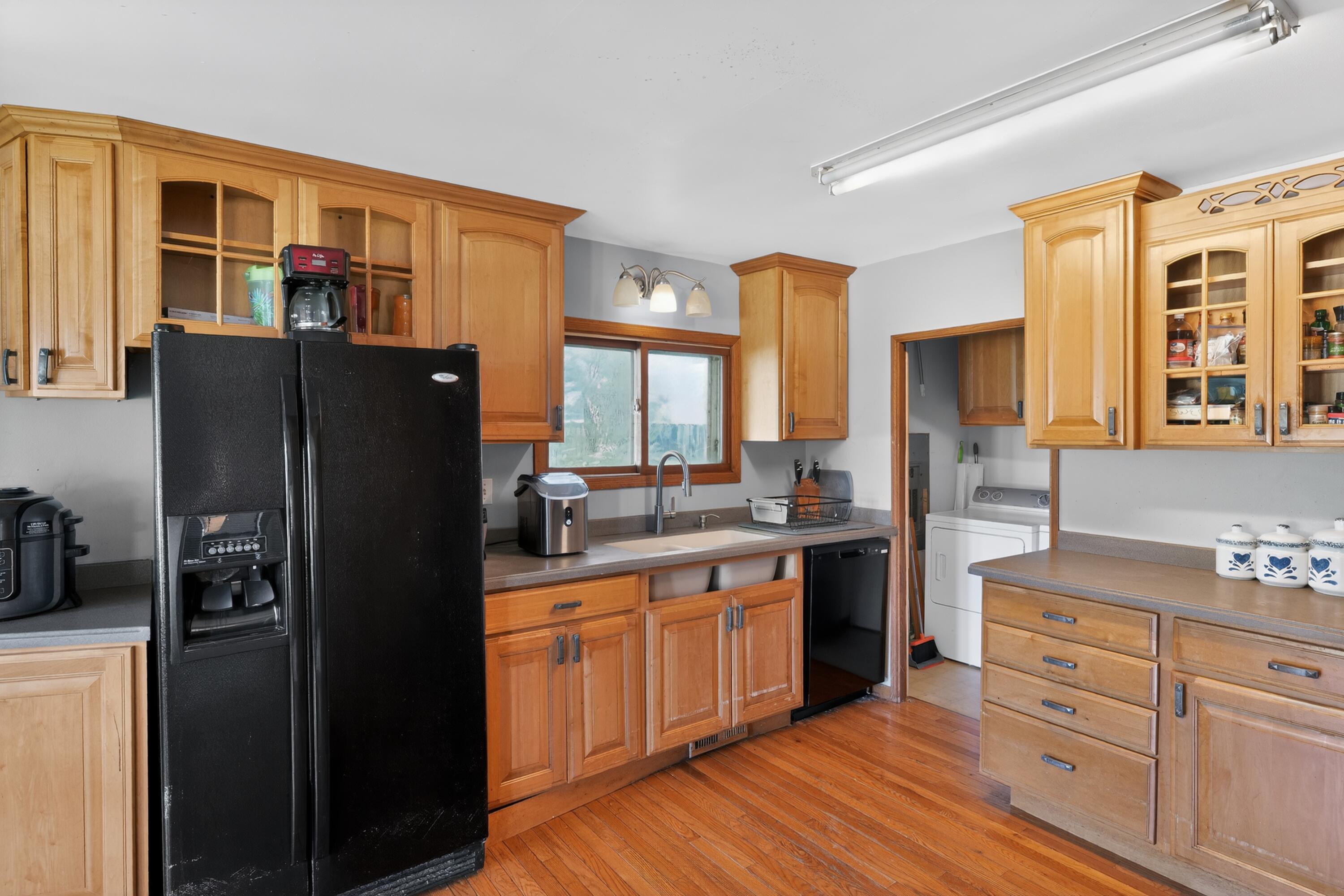 614 16th Place Somers, WI 53140 - Photo 5 of 39 31_614_16th_Pl-Kitchen-7662