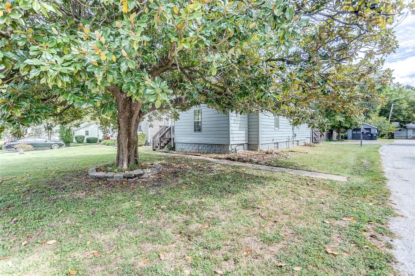 552 St Clair Road Fairview Heights, IL 62208 - Photo 2 of 24