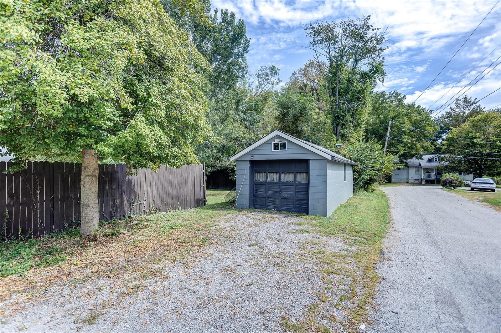 552 St Clair Road Fairview Heights, IL 62208 - Photo 3 of 24