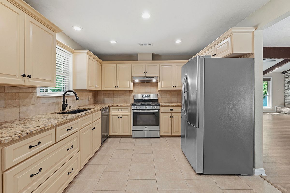2002 Terry Lane Georgetown, TX 78628 - Photo 11 of 34
