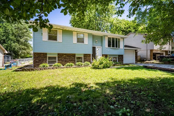 $234,500 | 120 Ginger Creek Court, Bloomington, IL 61704