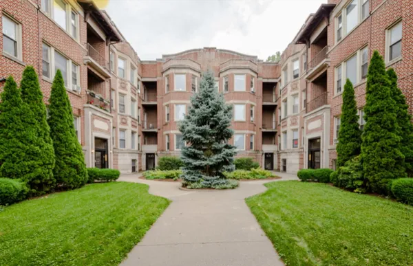$1,495 | 439 East Oakwood Boulevard, Unit 49, Chicago, IL 60653