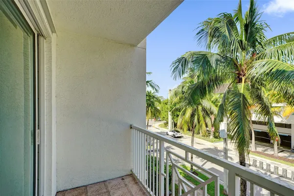 $485,000 | 9172 Collins Avenue, Unit 302, Surfside, FL 33154