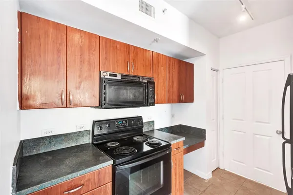 $485,000 | 9172 Collins Avenue, Unit 302, Surfside, FL 33154