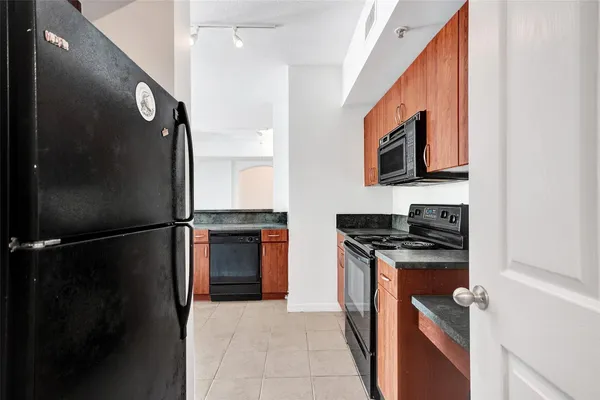 $485,000 | 9172 Collins Avenue, Unit 302, Surfside, FL 33154