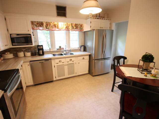 221 Ridgeway Drive Rhinelander, WI 54501 - Photo 2 of 20 Gallery Image 2
