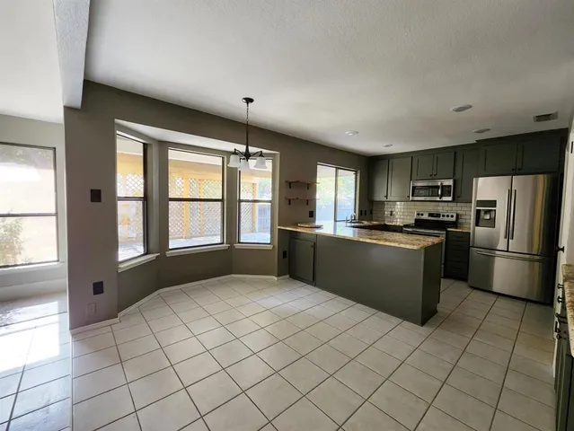 $2,350 | 3920 Woodruff Court, Arlington, TX 76017